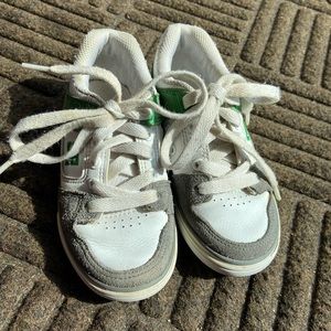DC Shoe Co USA Skateboard Shoes Boys (child) SZ 11